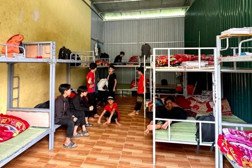 Trao 450 triệu đồng xây nhà nội trú cho học sinh tỉnh Điện Biên