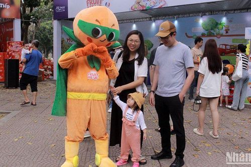 Người dân Thủ đô hòa mình vào Lễ hội ẩm thực Pháp 2024