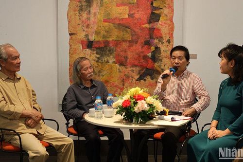 Triển lãm 'Giấy Giang': Sáng tạo hội họa với chất liệu giấy thủ công truyền thống