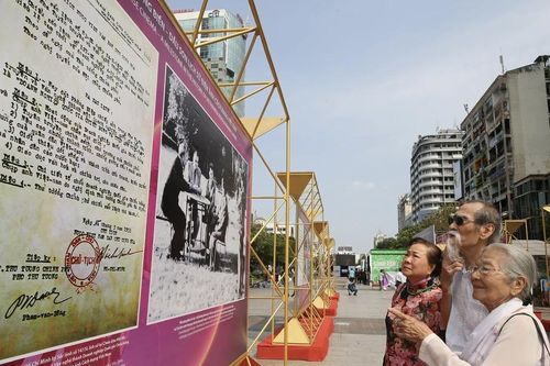 Khai mạc triển lãm 'Vẻ vang 77 năm điện ảnh cách mạng Việt Nam'