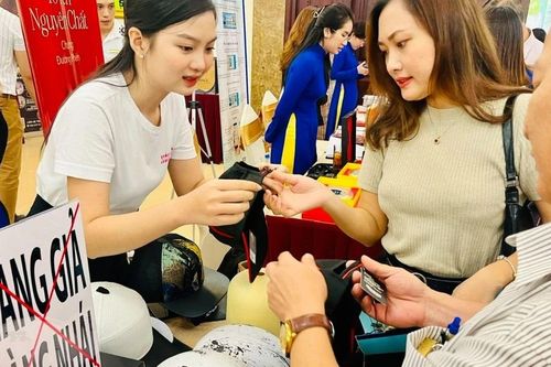 Tạm giữ đối tượng kinh doanh Nón Sơn giả