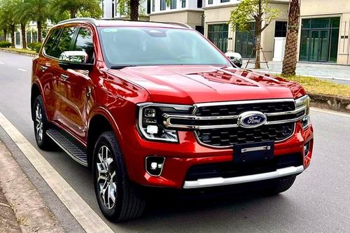 'Soi' chi tiết Ford Everest 2024 từ 1,099 tỷ đồng tại đại lý Việt