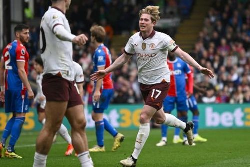 Thắng đậm Crystal Palace, Man City đeo bám ngôi đầu bảng của Liverpool