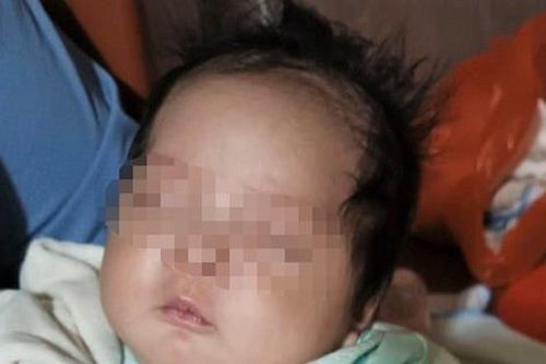 Bé trai sơ sinh bị bỏ rơi trước cổng nhà dân