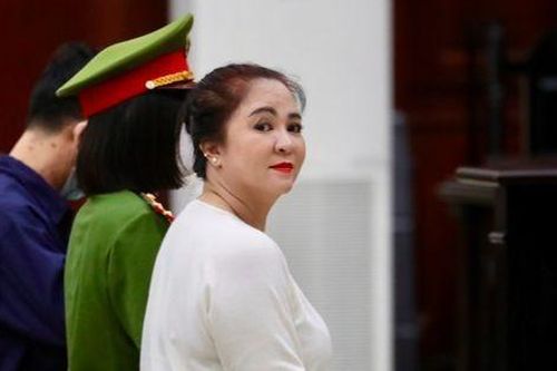 TPHCM 24/7: Được giảm án, bà Phương Hằng còn ở tù bao lâu? Chủ ôm chặt chó cưng xin nộp phạt