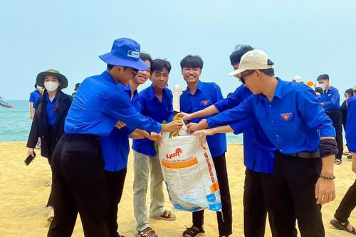 TT-Huế: Tổ chức ngoại khóa cho học sinh hướng về biển, đảo quê hương