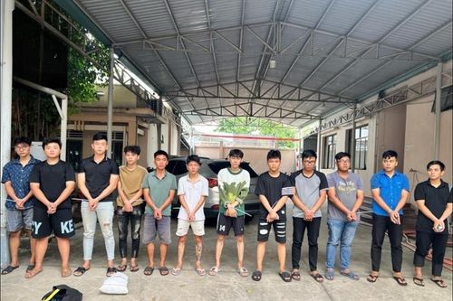 Tạm giữ nhóm thanh niên đuổi đánh nhau gây tai nạn khiến 2 người tử vong