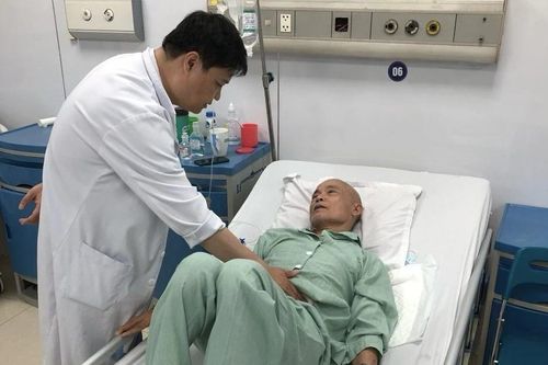 Người đàn ông hoại tử gần toàn bộ ruột non nghi do ngộ độc thức ăn