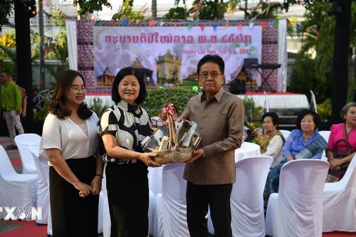 Đại sứ quán Việt Nam tại Thái Lan chúc Tết Bun Pi May của Lào