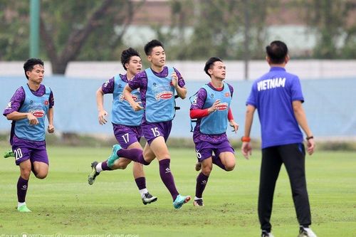 Đình Bắc hội quân cùng U23 Việt Nam giữa làn sóng chỉ trích