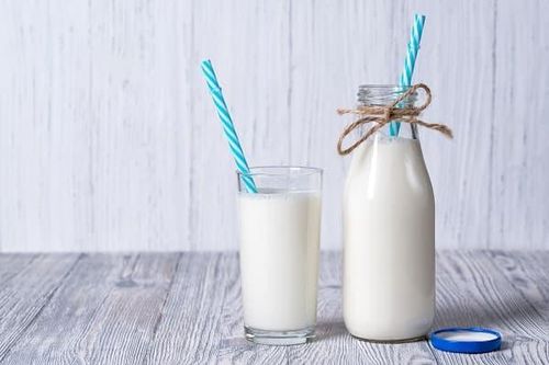 Uống sữa bò buổi sáng hay buổi tối, cái nào lợi hơn? Chuyên gia dinh dưỡng cho bạn biết câu trả lời