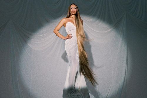 Bắt tay cùng nhạc sĩ Anh Quân, Vũ Thảo My có #1 BXH với album song ngữ