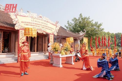 Bảo tồn và phát huy di tích gắn với phát triển du lịch tâm linh