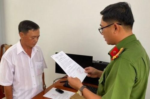'Ăn' tiền xây nhà tình nghĩa, nguyên chủ tịch và kế toán xã bị bắt