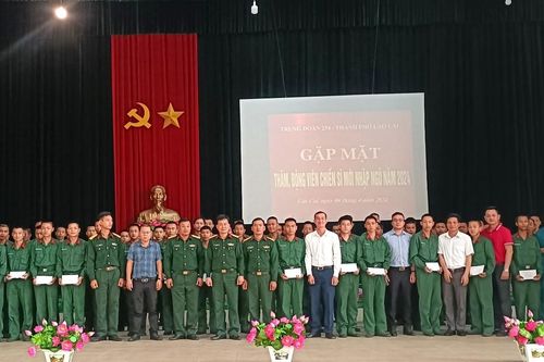 Thành phố Lào Cai tổ chức thăm, động viên chiến sĩ mới nhập ngũ năm 2024