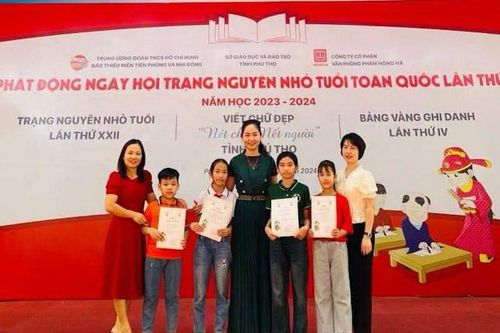 Phú Thọ: Học sinh Vũ Phương Linh trường tiểu học Vân Phú (Việt Trì) đoạt giải Nhất thi viết chữ đẹp cấp tỉnh