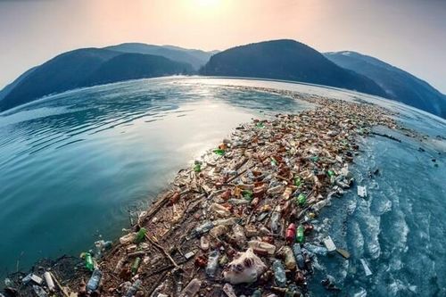 Gần 11 triệu tấn rác thải nhựa 'nằm im' dưới đáy đại dương