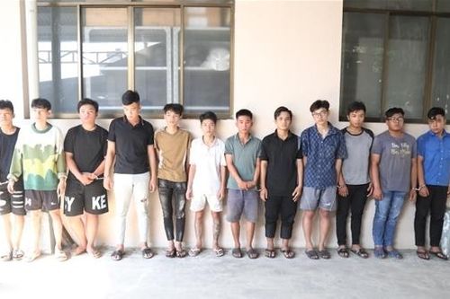 Đuổi chém nhau trên đường, 5 người thương vong