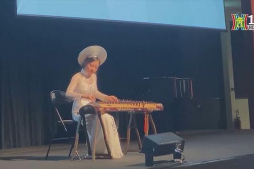 Nữ nghệ sĩ mang âm nhạc dân tộc đến châu Âu