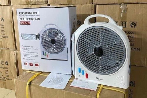 Rớt giá thảm hại, quạt tích điện từng sốt xình xịch nay bị xả bán giá bèo