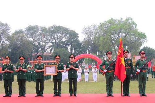 Trung đoàn Bộ binh 692 đón nhận Huân chương Bảo vệ Tổ quốc hạng Ba