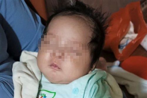 Bé sơ sinh bị bỏ rơi trước cổng nhà dân