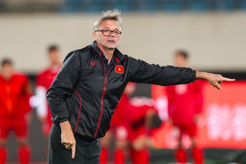 HLV Troussier khuyên bóng đá Việt Nam 'lùi 1 bước để tiến 2 bước'