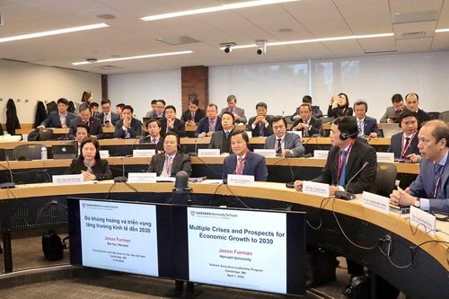 Các giáo sư Đại học Harvard ấn tượng với sự phát triển kinh tế của Việt Nam
