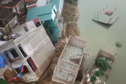 Bắc Ninh: Sạt lở nghiêm trọng khiến 6 căn nhà trôi xuống sông Cầu