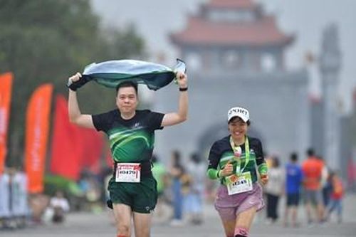 Gần 6.000 người tranh tài tại giải marathon Đền Hùng