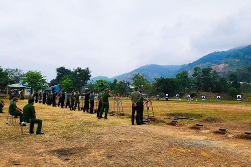 Công an Đà Nẵng hoàn thành 4 lớp tập huấn điều lệnh, quân sự, võ thuật và kiểm tra bắn đạn thật năm 2024