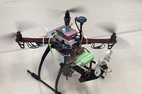 Nhóm sinh viên Bách khoa chế robot bay tiếp cận vật thể để sửa chữa