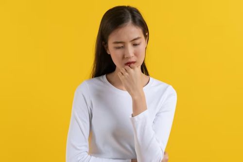4 cách giúp người nhút nhát, hướng nội dễ dàng hòa nhập với đám đông
