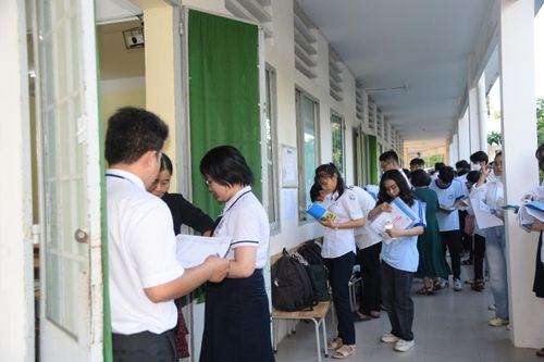 Hơn 1.200 thí sinh thi đánh giá năng lực tại điểm thi Trường ĐH Đồng Tháp