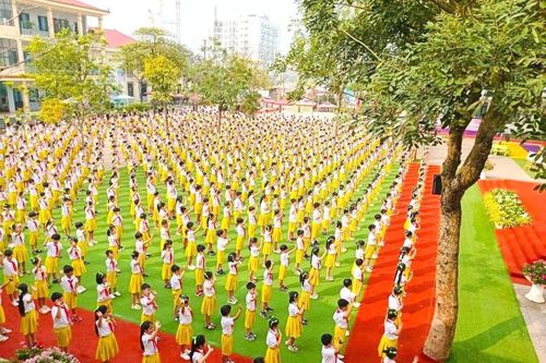 Xây dựng trường học Xanh - Sạch - Đẹp - An toàn ở Trường Tiểu học Định Trung