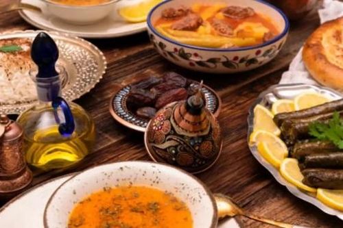 Bữa ăn 'xả chay' trong Lễ Ramadan của người Hồi giáo thời 'vật giá leo thang' tốn bao nhiêu tiền?