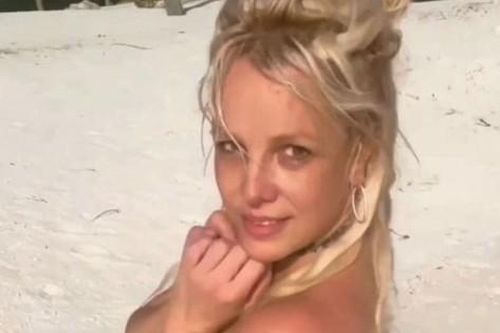 Britney Spears kiếm được nhiều tiền từ ảnh khỏa thân