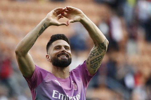 AC Milan thắng '3 sao', thách thức Roma ở tứ kết Europa League