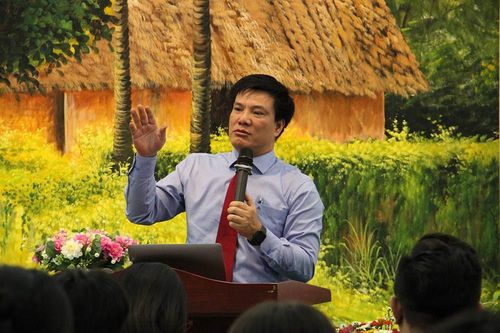 Học tập phong cách đọc sách và tự học của Chủ tịch Hồ Chí Minh