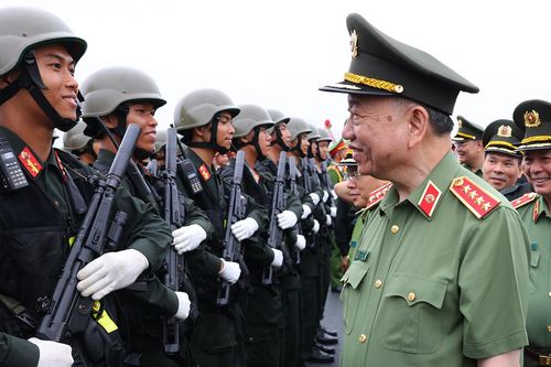 Đại tướng Tô Lâm kiểm tra tổng duyệt diễu binh của hơn 5.000 cảnh sát cơ động