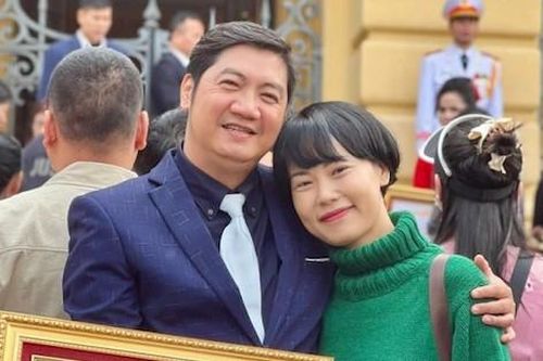 Vợ chồng NSƯT Vũ Xuân Trang - Hoàng Thy: Các vở diễn lỗ, phải làm nhiều nghề