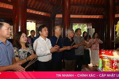 Đoàn công tác Trung ương MTTQ Việt Nam dâng hương Tổng Bí thư Lê Duẩn