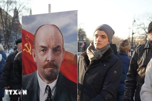 Nghệ An: Tiếp nhận và đặt tượng lãnh tụ V.I.Lenin tại thành phố Vinh
