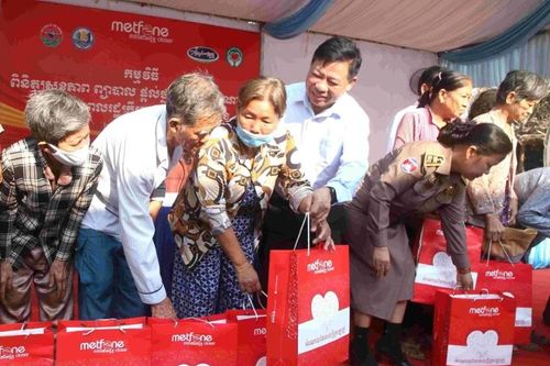 Đưa dịch vụ y tế chất lượng cao đến với bà con khó khăn tại tỉnh Kampong Chhnang