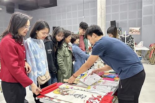 Sinh viên Việt Nam tại Pháp tổ chức Hội chợ ủng hộ biển đảo quê hương