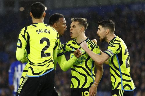 Arsenal vươn lên dẫn đầu bảng xếp hạng Ngoại hạng Anh