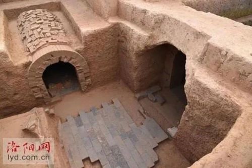 Phát hiện ngôi mộ cổ 1.700 năm chứa đầy 'kho báu'