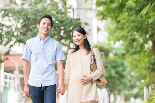 6 hành động chồng thường làm khi vợ mang thai chứng tỏ bạn cưới đúng người, an tâm có một thai kỳ hạnh phúc, mẹ vui con khỏe
