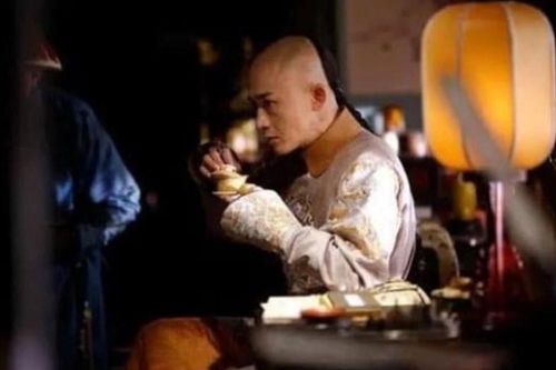 'Lỗ rồng' là bộ phận nào trên người Hoàng đế? Tại sao các cung nữ phải dùng mọi thủ đoạn để có được?