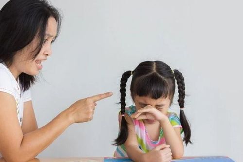 Bố mẹ thường xuyên nói 5 câu này sẽ khiến con cái bị tổn thương rất nhiều, thậm chí phá hỏng hạnh phúc sau này
